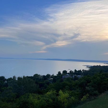 Вілла Balatonakarattya Magaspart Екстер'єр фото